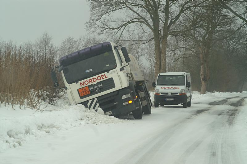Laster im Schnee